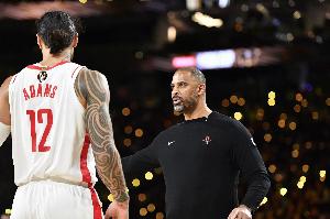 开云体育网址-乌度卡：申京&amp;亚当斯同时登场 我们篮板球很好 会继续用他俩搭档